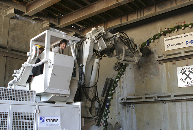Buschtunnel: Tunnelanschlag mit Ulla Schmidt